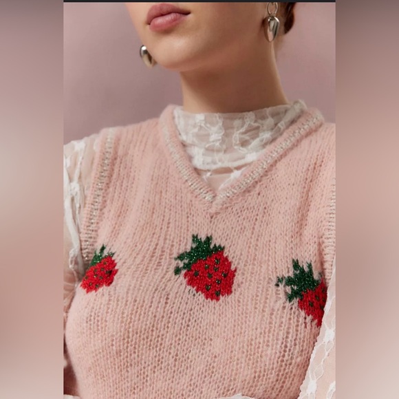 Kimchi Blue Jones Sparkly Printed Sweater Vest - Picture 2 of 9